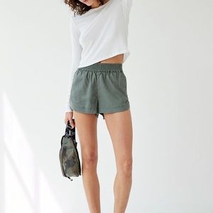 Aritzia trope shorts